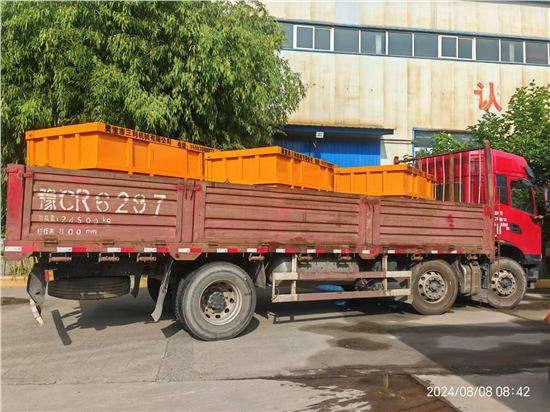 善车峪客户订购12台侧卸式矿车陆续发货